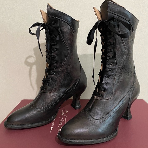 Calf height Victorian style leather boots - size 8.5 - Picture 2 of 8